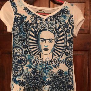 Viva la Frida! v neck tee shirt, size M